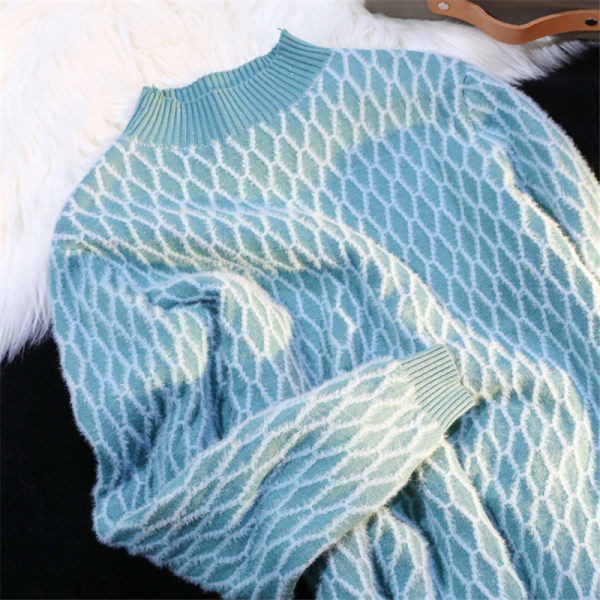 Γυναικείο πουλόβερ με ψηλό οβάλ ψηλό γιακά