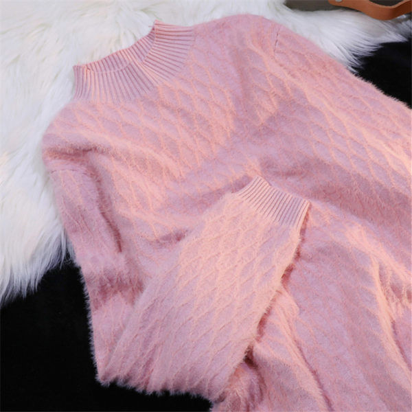 Γυναικείο πουλόβερ με ψηλό οβάλ ψηλό γιακά