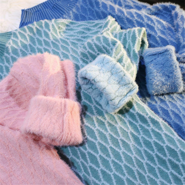 Γυναικείο πουλόβερ με ψηλό οβάλ ψηλό γιακά