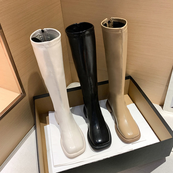 Модерни дамски едноцветни ботуши от еко кожа 