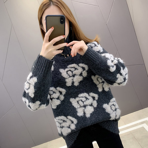 Γυναικείο φαρδύ πουλόβερ με απλικέ και γιακά πόλο