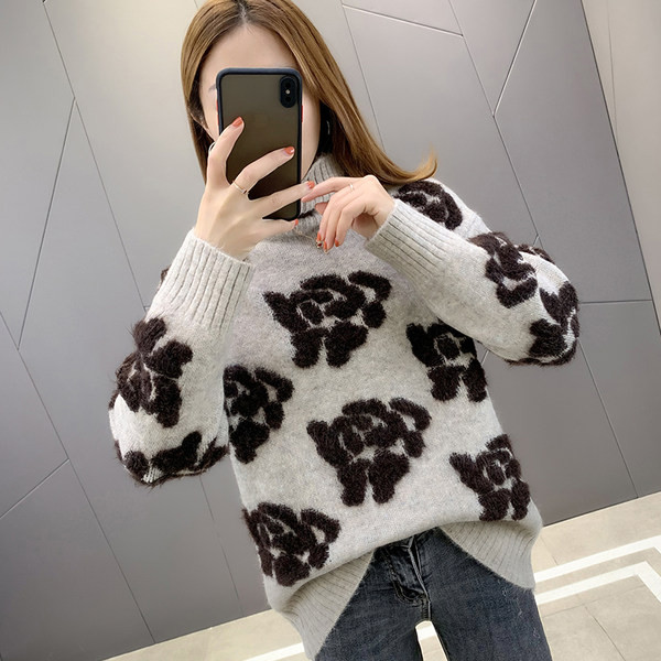 Γυναικείο φαρδύ πουλόβερ με απλικέ και γιακά πόλο