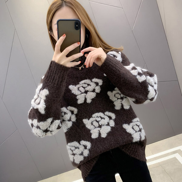 Γυναικείο φαρδύ πουλόβερ με απλικέ και γιακά πόλο