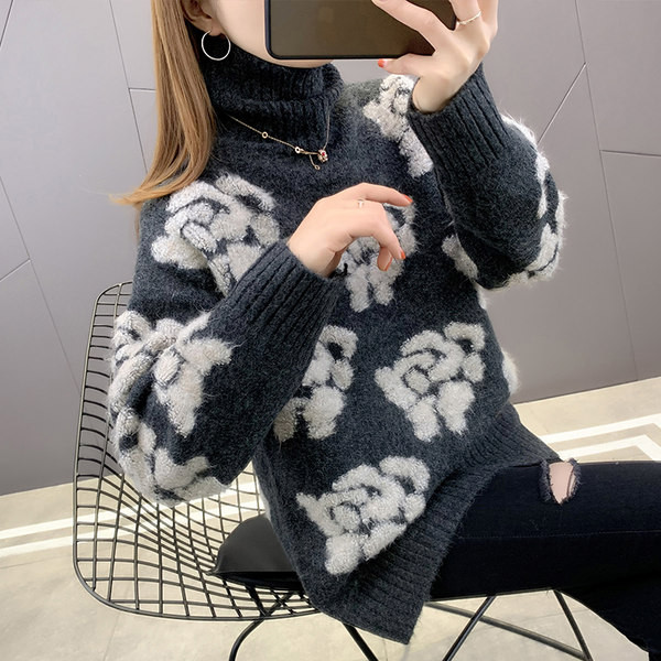 Γυναικείο φαρδύ πουλόβερ με απλικέ και γιακά πόλο