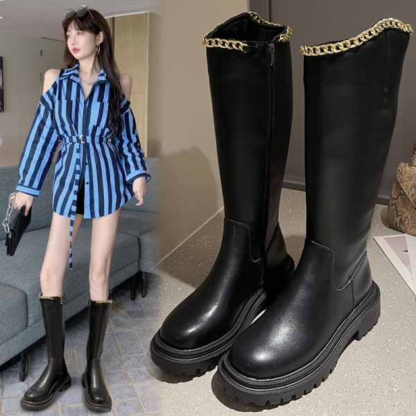 Кожени дамски ботуши с метална верижка