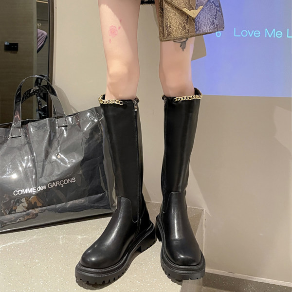 Кожени дамски ботуши с метална верижка