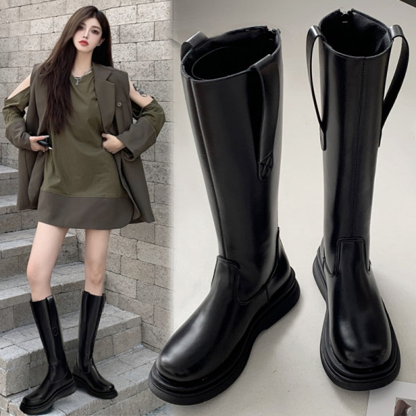 Дамски черни кожени ботуши с груба подметка