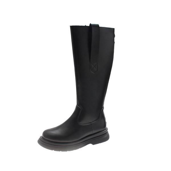 Дамски черни кожени ботуши с груба подметка