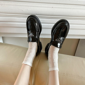 Ежедневни дамски обувки от изкуствен лак