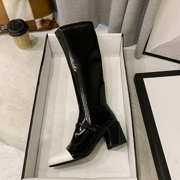 Модерни дамски лачени ботуши с ток