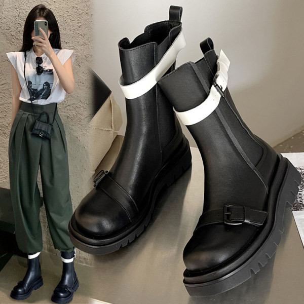 Fekete-fehér női bőrcsizma - lapos talp