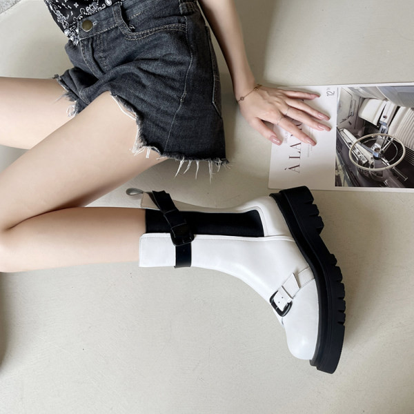 Fekete-fehér női bőrcsizma - lapos talp