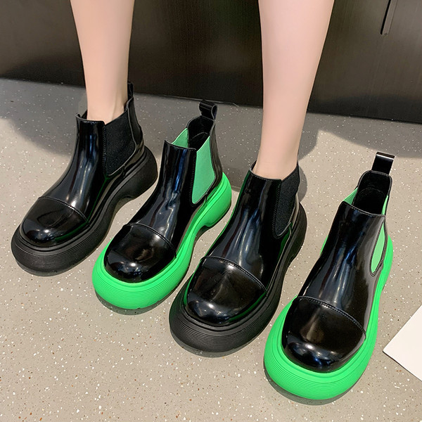 Rövid női csizma rugalmas és vastag talppal