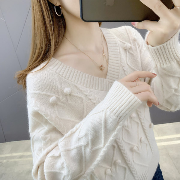 Дамски зимен пуловер с V-oбразно деколте 