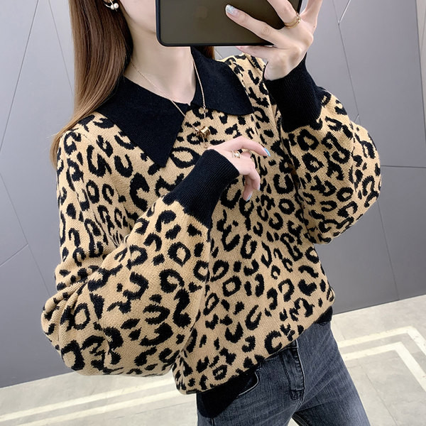 Μοντέρνο γυναικείο πουλόβερ με φαρδιά μανίκια και animal print