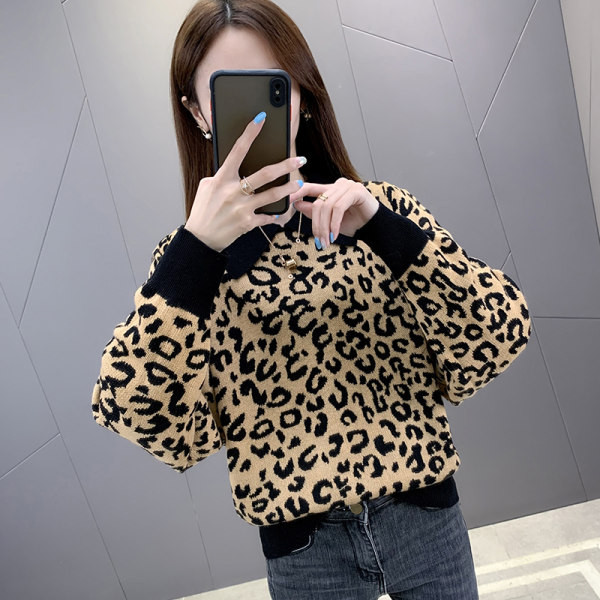 Μοντέρνο γυναικείο πουλόβερ με φαρδιά μανίκια και animal print