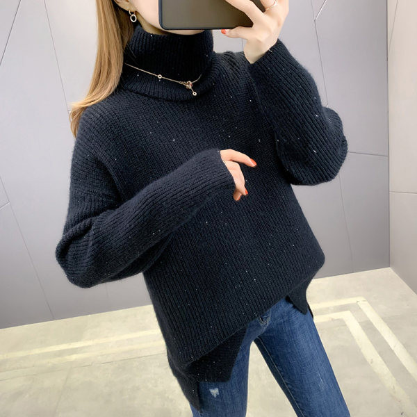 Széles női pulóver magas gallérral