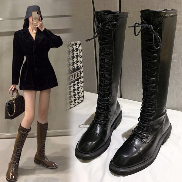 Γυναικείες μπότες ή μποτάκια με κορδόνια