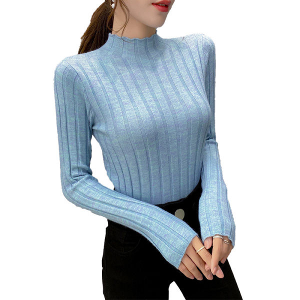 Vékony kötött női pulóver magas gallérral