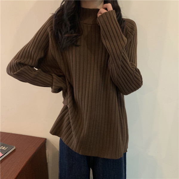 Alkalmi női széles pulóver magas gallérral