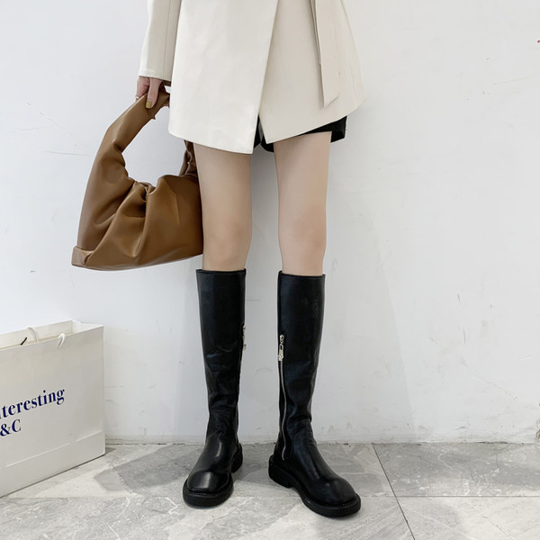 Modern női csizma cipzárral - eko bőrből