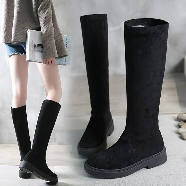 Modern női csizma öko velúrból