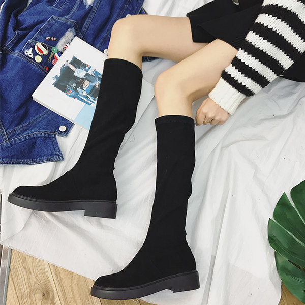 Modern női csizma öko velúrból