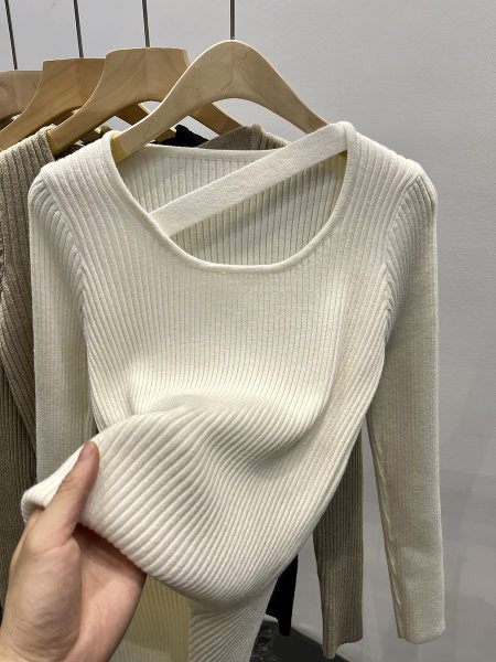 Kerek nyakkivágású, hosszú ujjú női pulóver - többféle színben