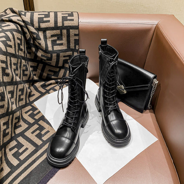 Fekete-fehér fűzős női bőrcsizma