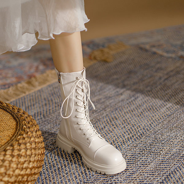 Fekete-fehér fűzős női bőrcsizma