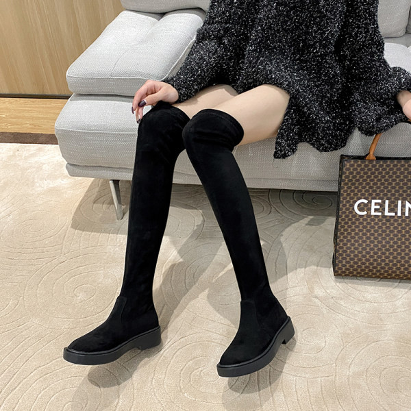 Női csizma mesterséges velúrból, fekete színben