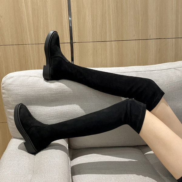 Női csizma mesterséges velúrból, fekete színben