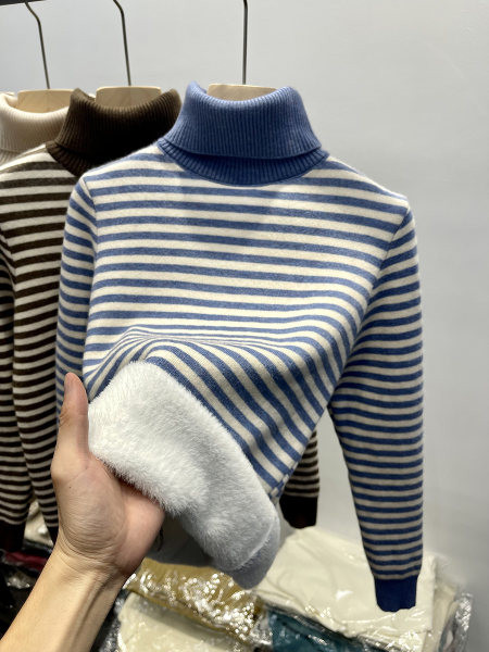Csíkos női pulóver pólógallérral