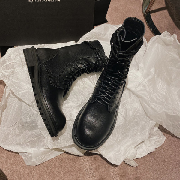 Alkalmi női bőrcsizma fűzővel és cipzárral