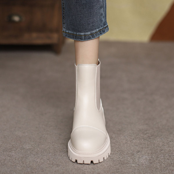 Alkalmi női bőrcsizma durva talppal