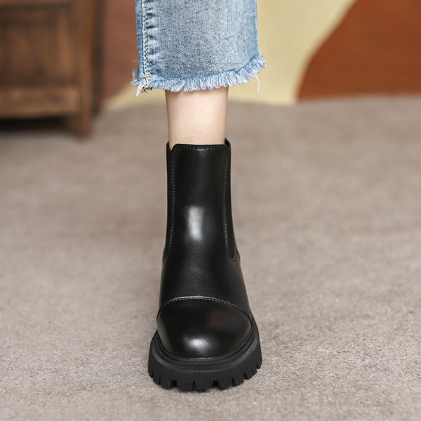 Alkalmi női bőrcsizma durva talppal