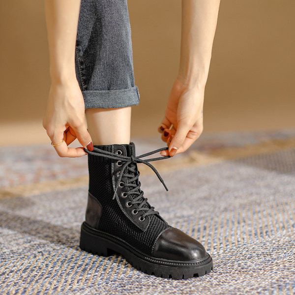 Új női csizma modell fűzővel és hálóval