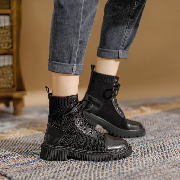 Új női csizma modell fűzővel és hálóval