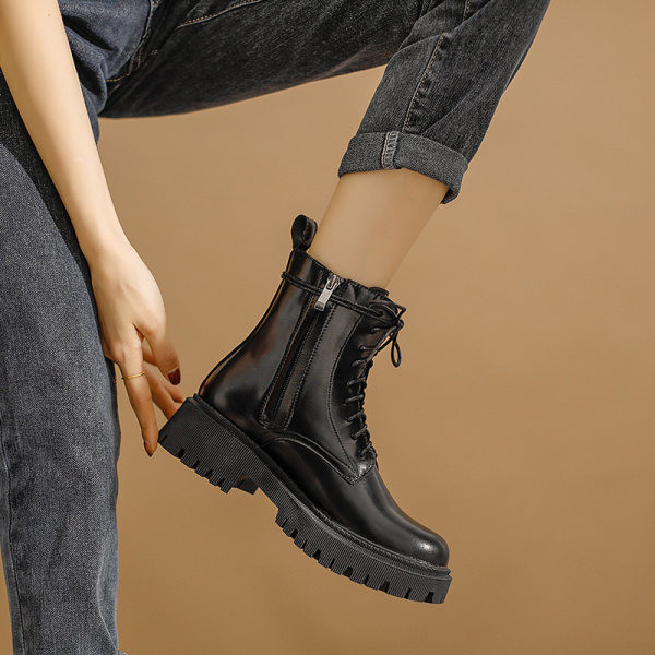 Alkalmi női fekete csizma durva talppal - fekete színű