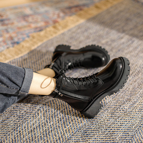 Alkalmi női fekete csizma durva talppal - fekete színű