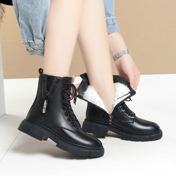 Női csizma öko bőrből cipzárral és fűzővel új modell