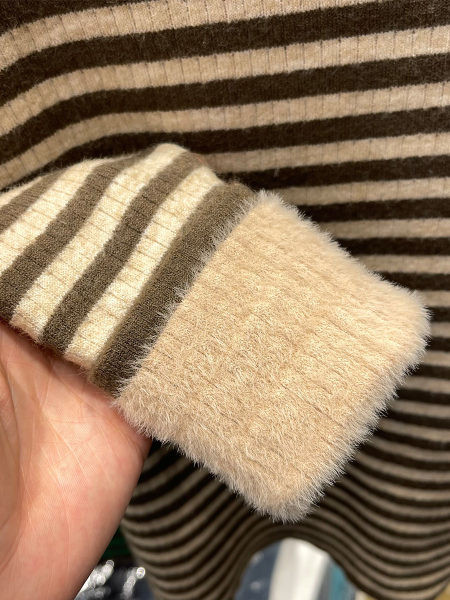 Női csíkos pulóver pólógallérral