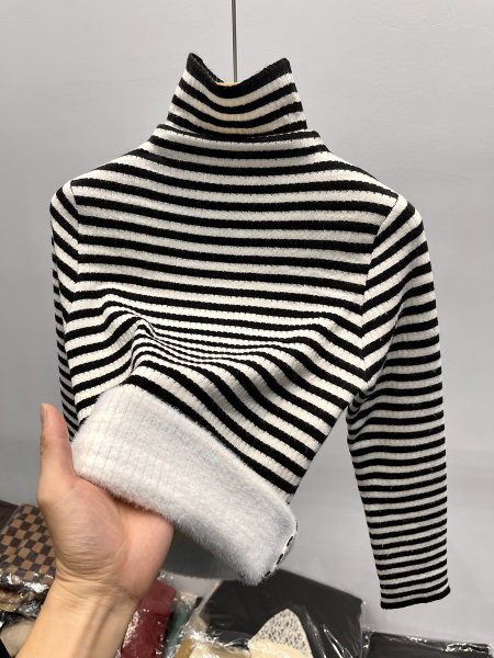 Női csíkos pulóver pólógallérral