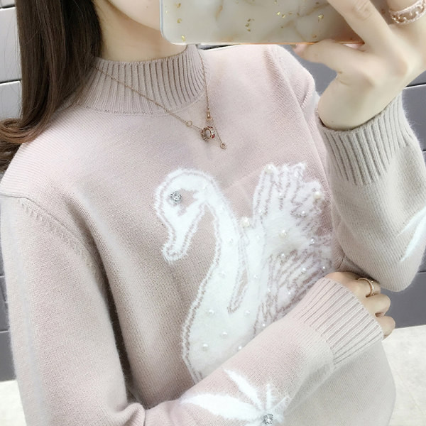 Női pulóver rátéttel és gyöngyökkel