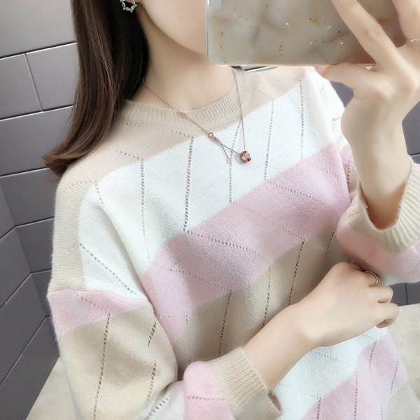 Széles modell női pulóver ovális nyakkivágással