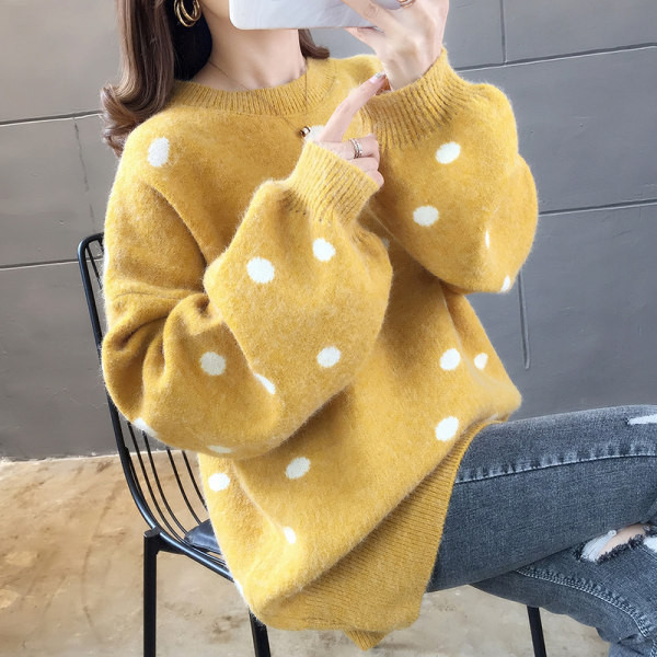 Széles modell női pulóver kerek nyakkivágással