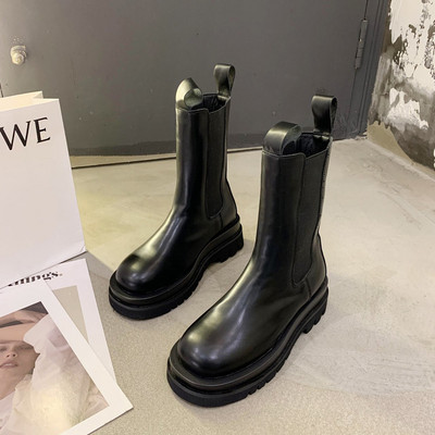 Női bőrcsizma durva talppal új modell