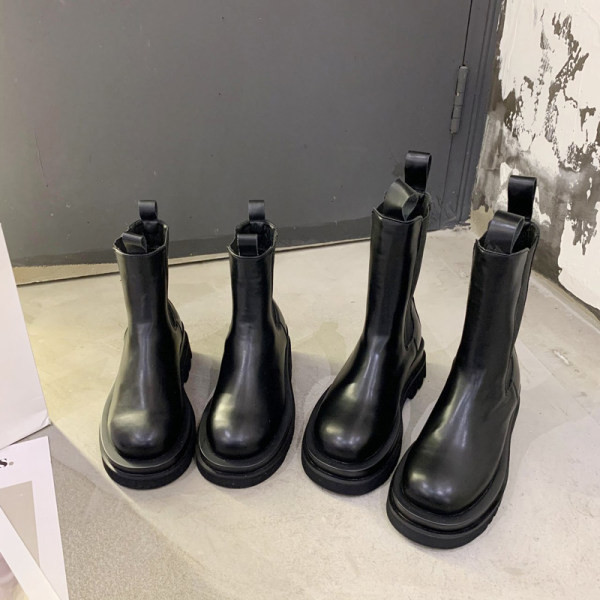 Női bőrcsizma durva talppal új modell