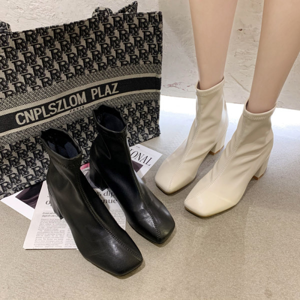 Női bőrcsizma alacsony sarkú fekete-fehér színben