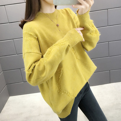 Női pulóver ovális nyakkivágással és rojtokkal